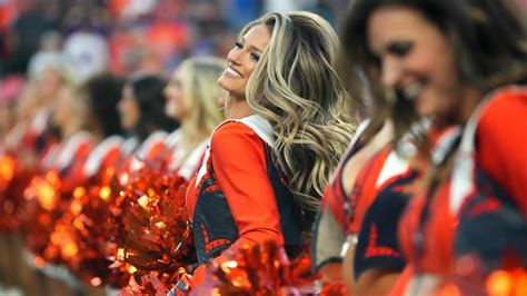 The best of Denver Broncos cheerleader Berkleigh。